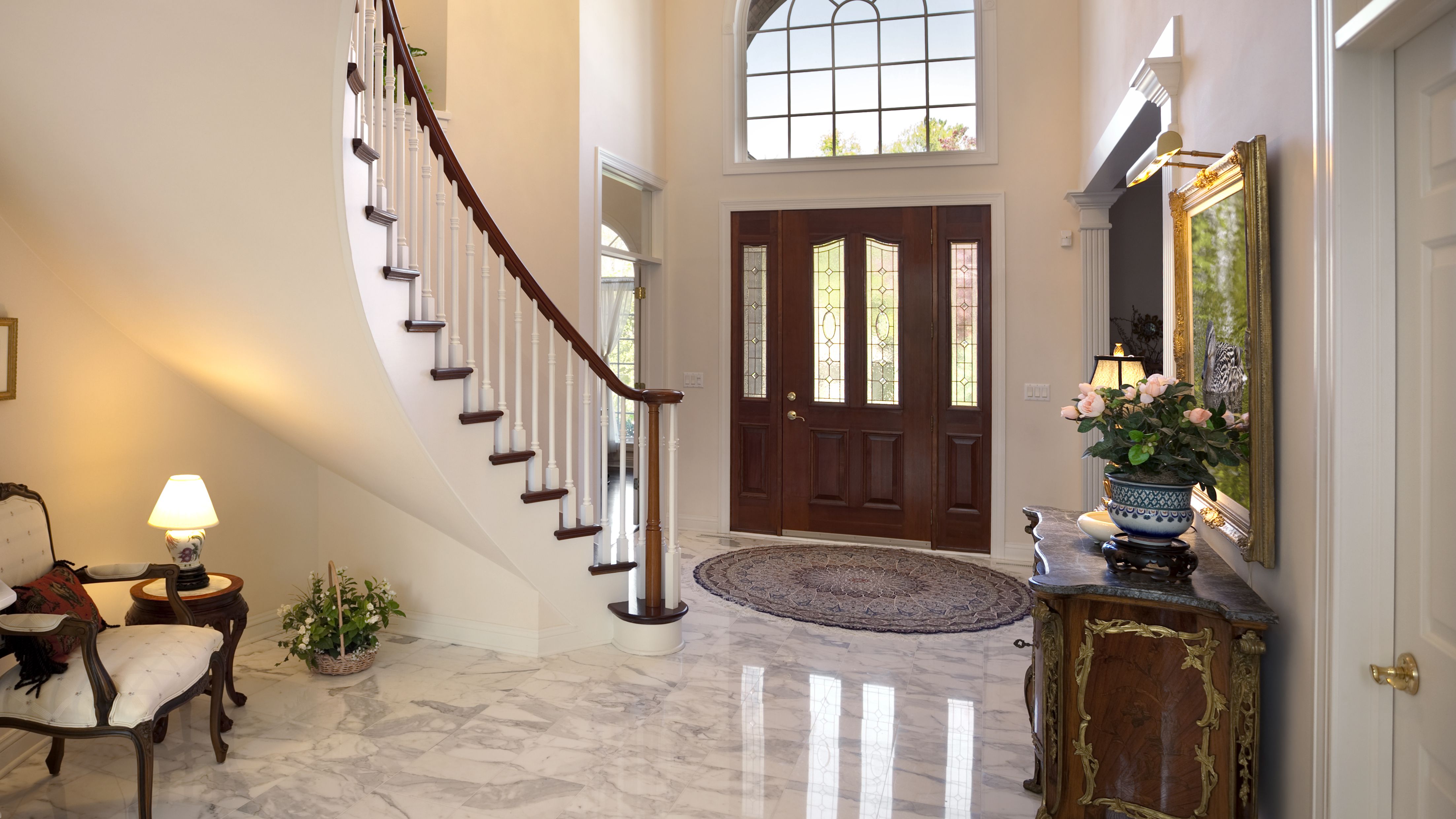 grand-foyer--staircase--chandelier--marble-floor-showcase-home-interior-design-157593982-5c456bbd46e0fb0001aac789